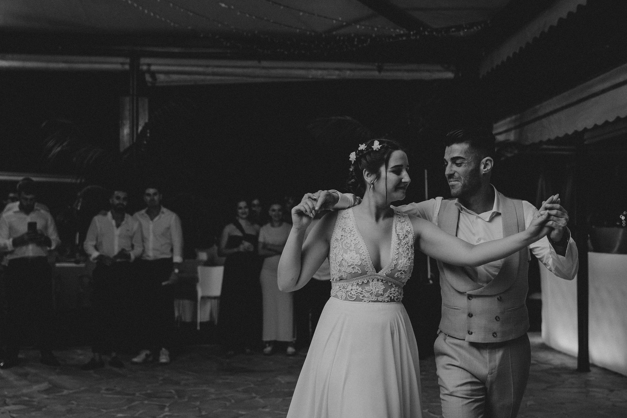 Foto boda en Murcia de Cristina y Víctor haciendo el baile nupcial